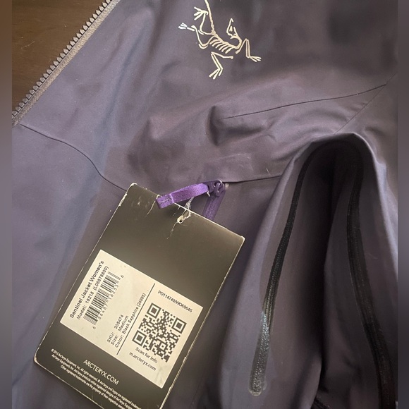 NWT Arc’teryx white line, black sapphire, Sentinel, women’s jacket - Picture 2 of 9